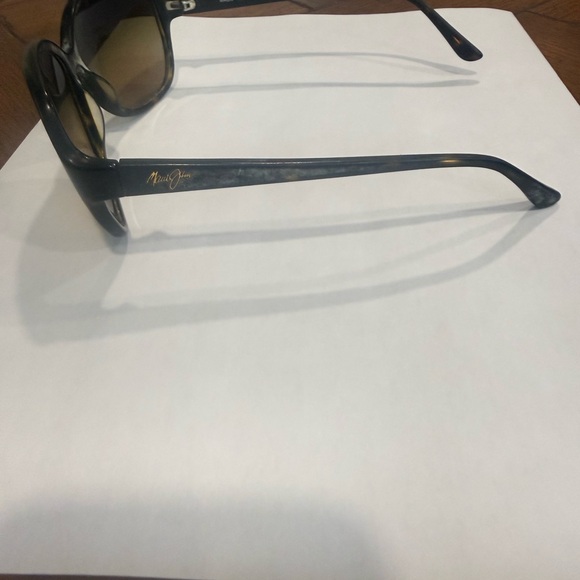 Maui Jim Brown Sunglasses with Tan Case - Picture 7 of 7